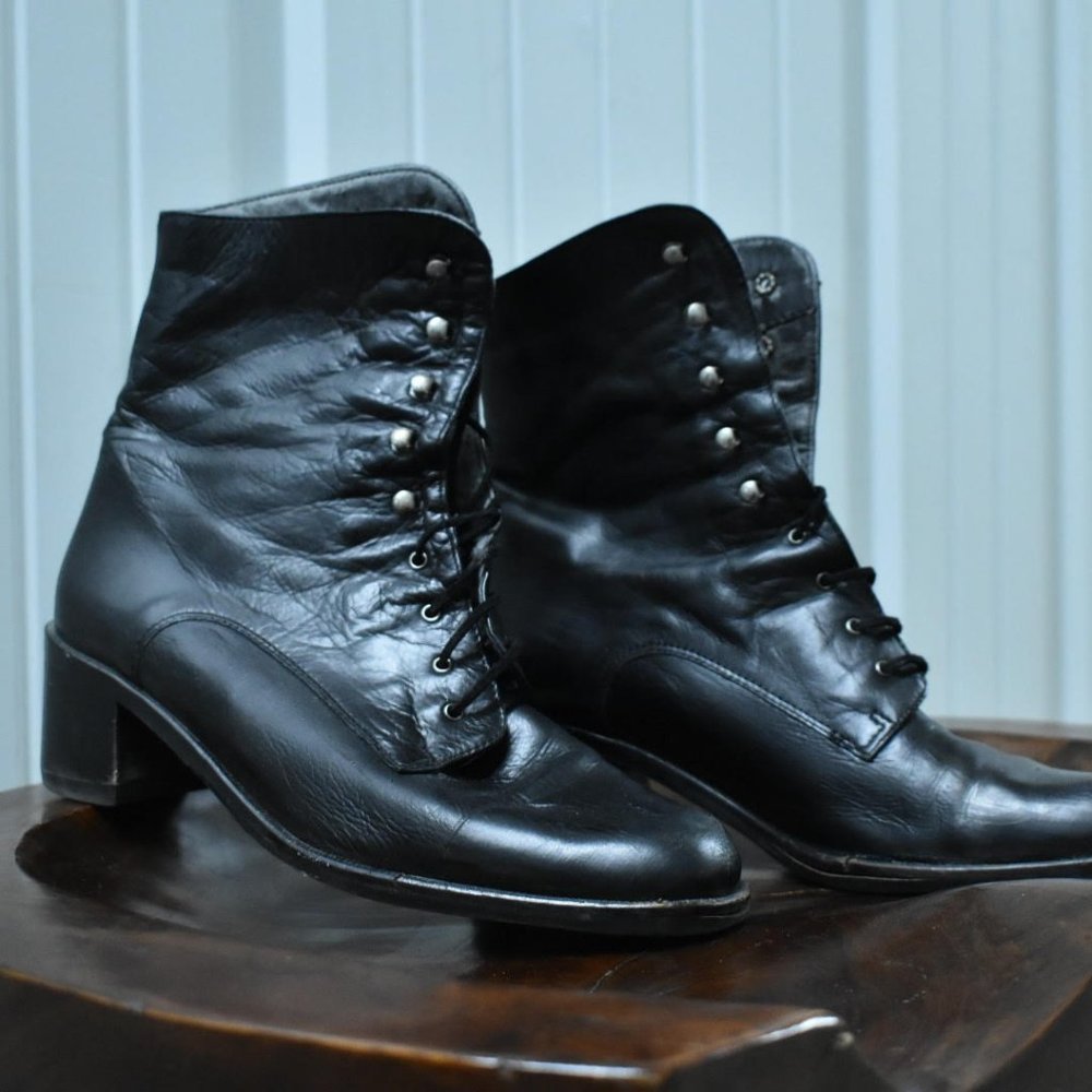 Leather ankle boots, size 7